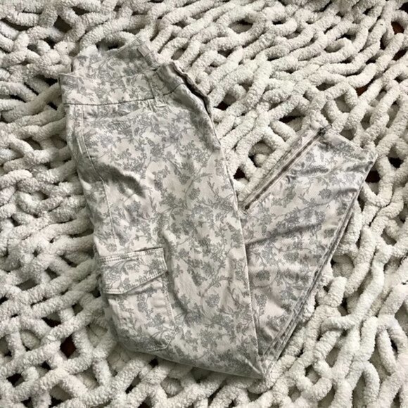 Anthropologie Level 99 Floral Cargo Pant Sz 25 - Picture 2 of 7